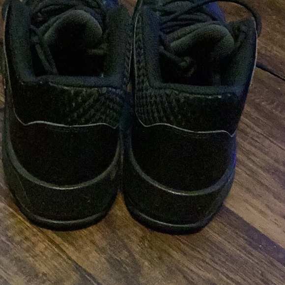 BOYS JORDSNS SIZE 8.5 #9 - Picture 3 of 7